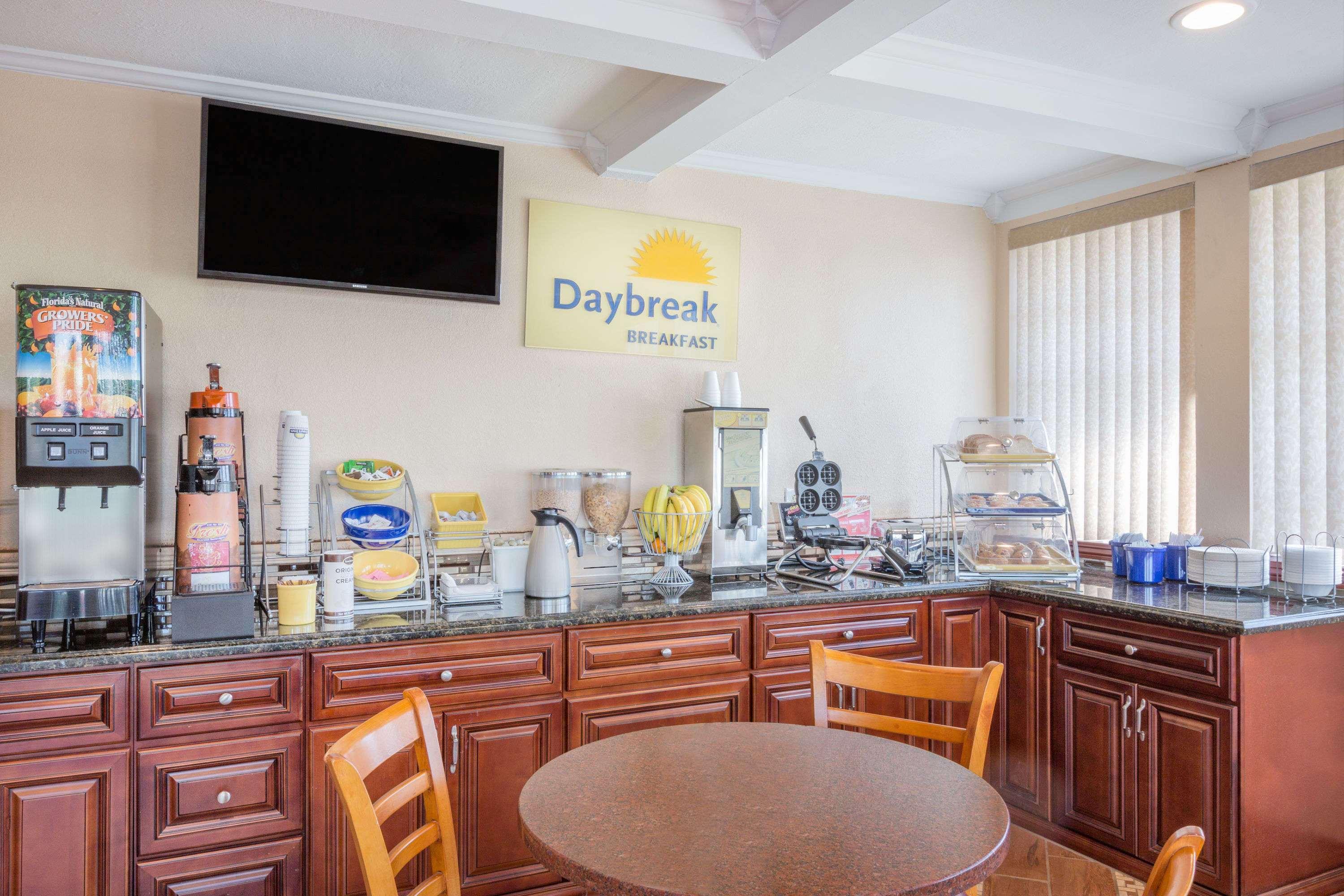 Days Inn By Wyndham King City Luaran gambar